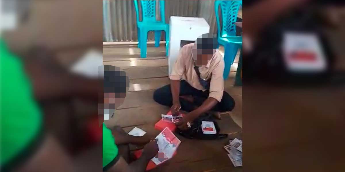 Screen capture video oknum KPPS yang mencoblos surat suara di Kabupaten Asmat.